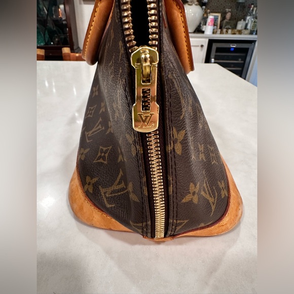 Louis Vuitton Alma PM Handbag - Picture 2 of 11